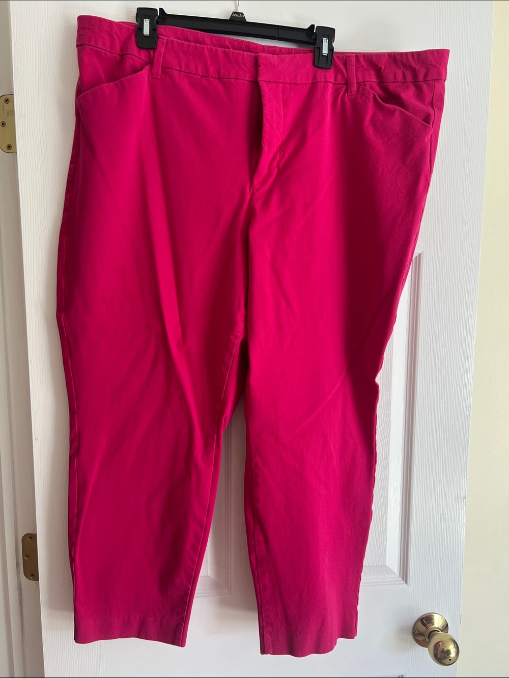 Old Navy Women’s Hot Pink Ankle Stretch Pants